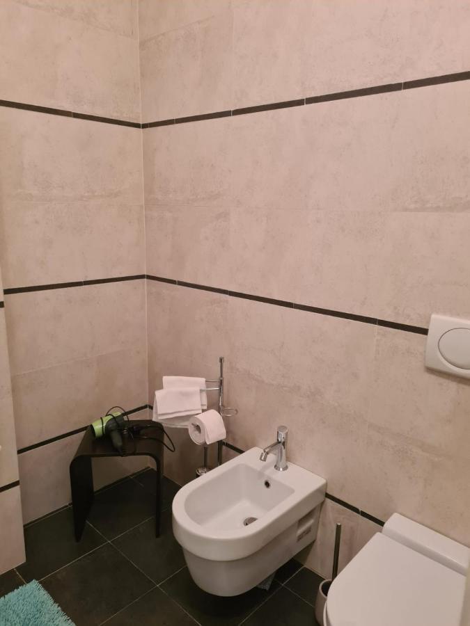 Piazza Italia Luxury Apartment Кианчано Терме Екстериор снимка