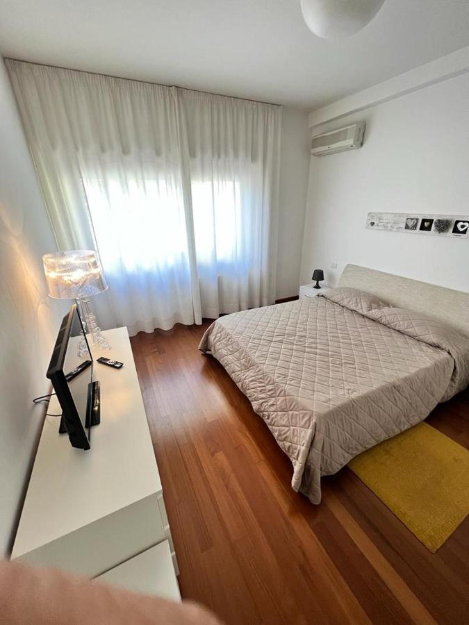 Piazza Italia Luxury Apartment Кианчано Терме Екстериор снимка