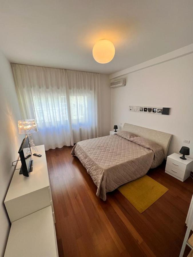 Piazza Italia Luxury Apartment Кианчано Терме Екстериор снимка