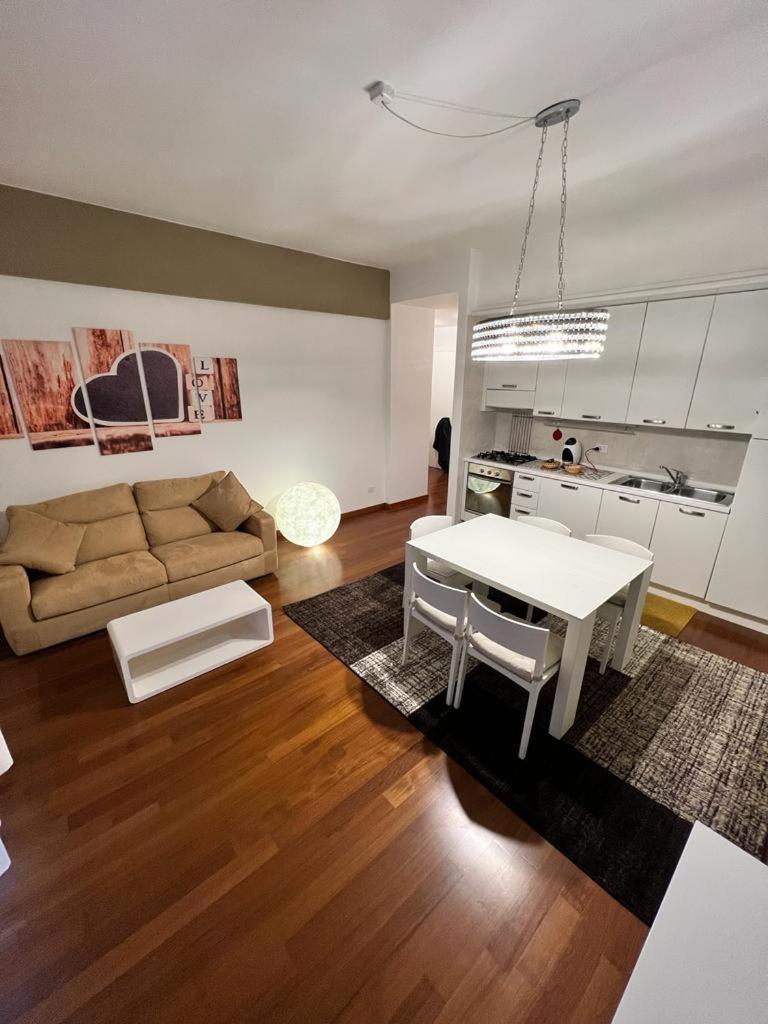 Piazza Italia Luxury Apartment Кианчано Терме Екстериор снимка